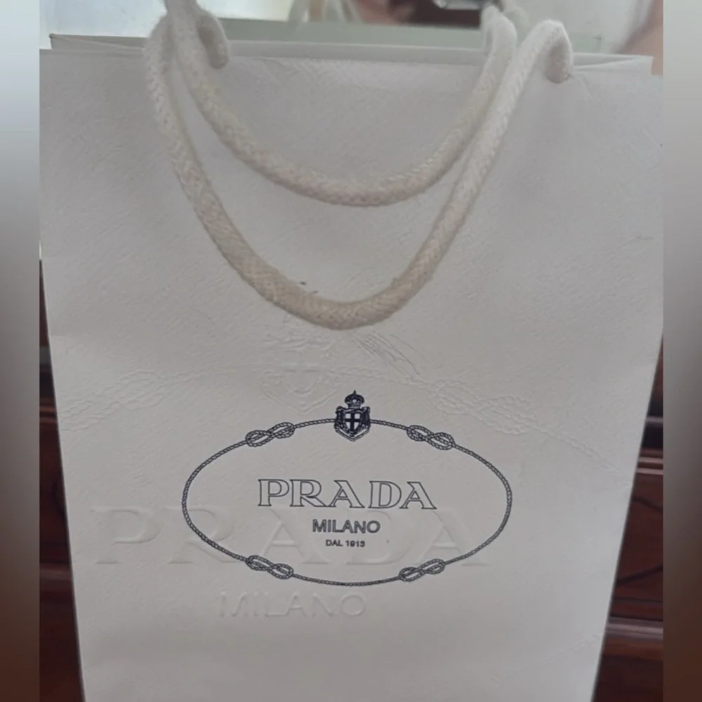 Prada sunglasses - Picture 4 of 4